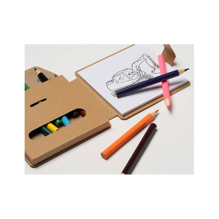 Set de colorat cu desene si creioane