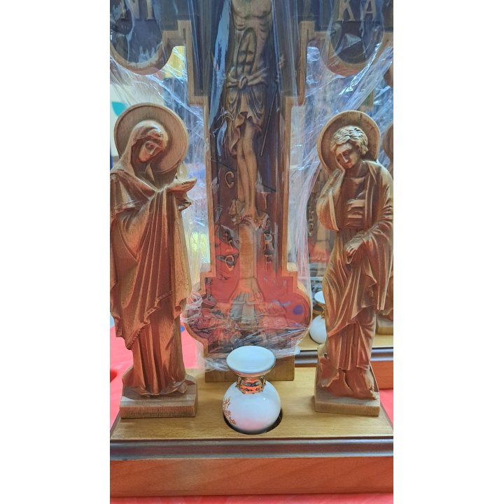Troiță sculptată din lemn