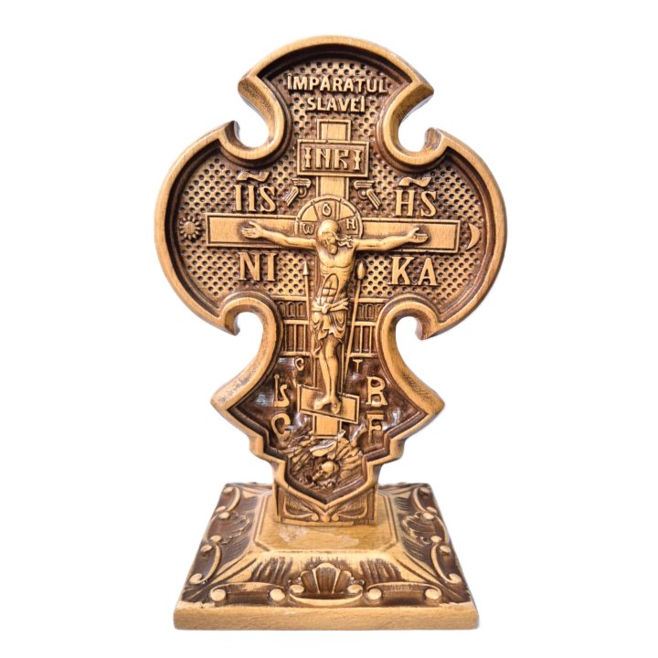 Crucifix din lemn cu postament